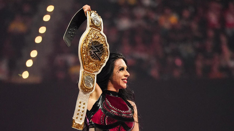 Stephanie Vaquer raises the Women's World Title