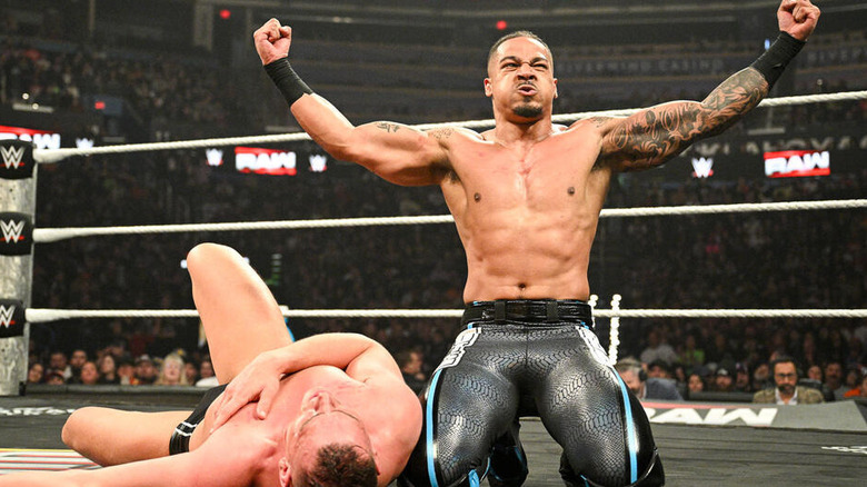 Carmelo Hayes taunts Gunther