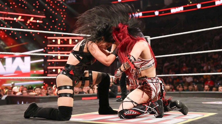 Stephanie Vaquer clashes with IYO SKY on