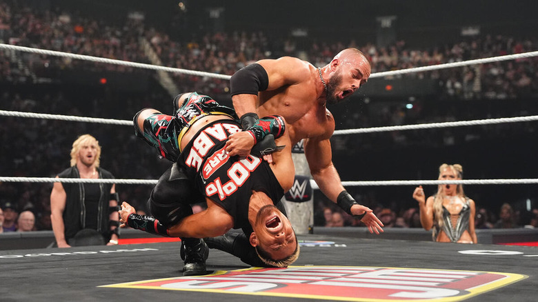 Austin Theory drops Akira Tozawa's back across his knee on "WWE Raw"
