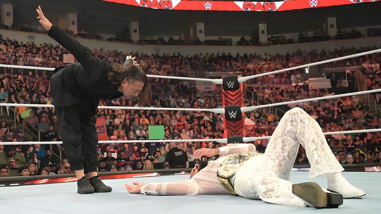 Shinsuke bows over Seth Rollins's fallen form