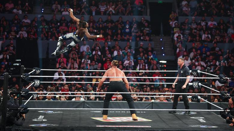 Je'Von Evans hits an OG Cutter on Big Cass on "WWE Raw"