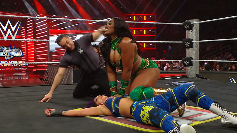 Legend pinning Bayley