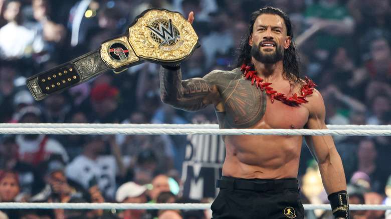Reigns holding up his World Heavyweight Championship belt