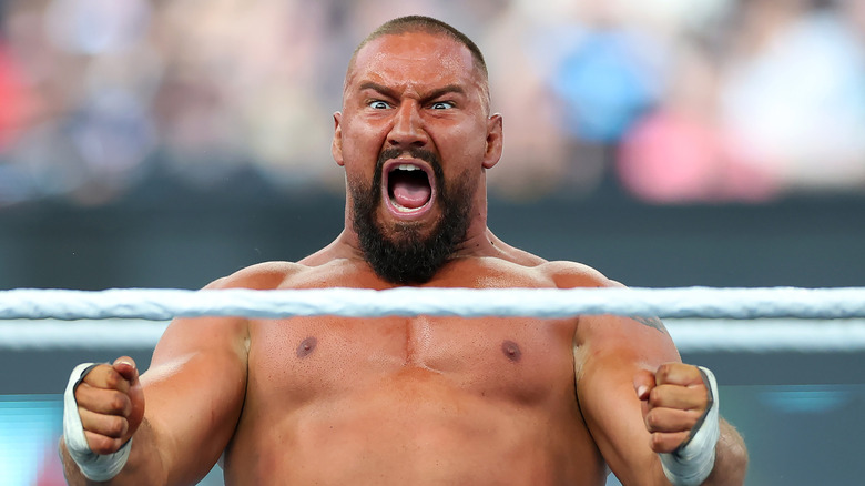 Bron Breakker hulking up