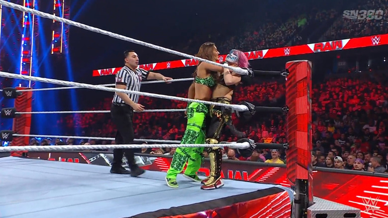 Carmella pushing Asuka into the corner