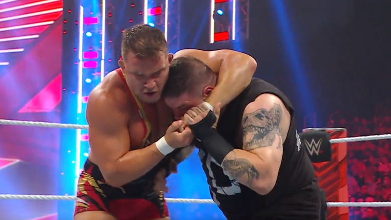 Gable locking Owens in a side head lock