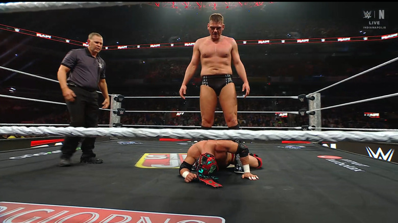 GUNTHER standing over Lee