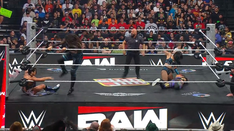 Rodriguez and Perez beating down Valkyria and Bayley