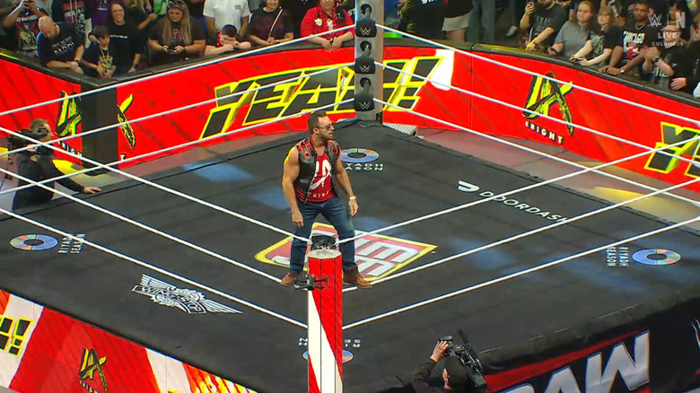 Knight standing on the ropes