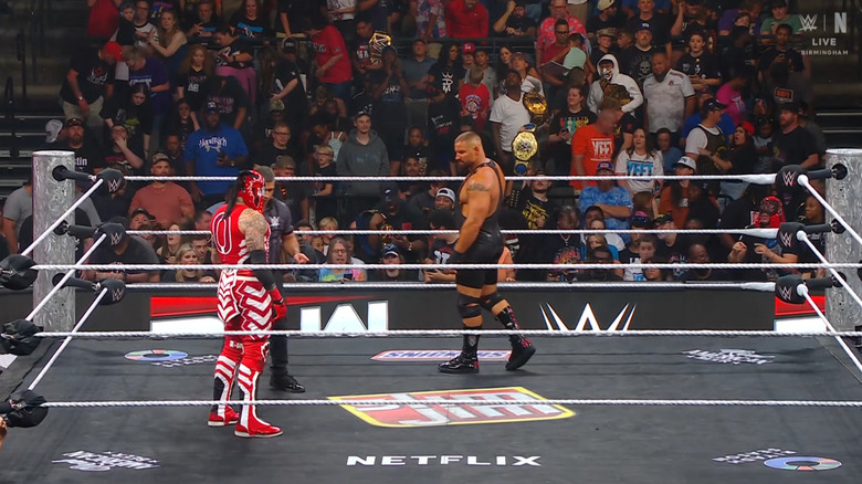 Penta and Breakker staring each other down in the ring