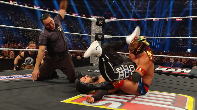 Lee pinning Balor
