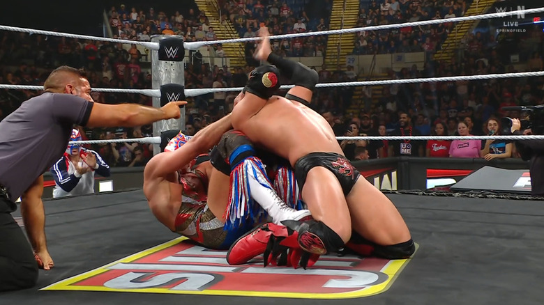 Americano with a submission cinched in on Lee