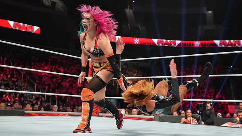 Raw 5-23-2022 Asuka vs. Becky Lynch