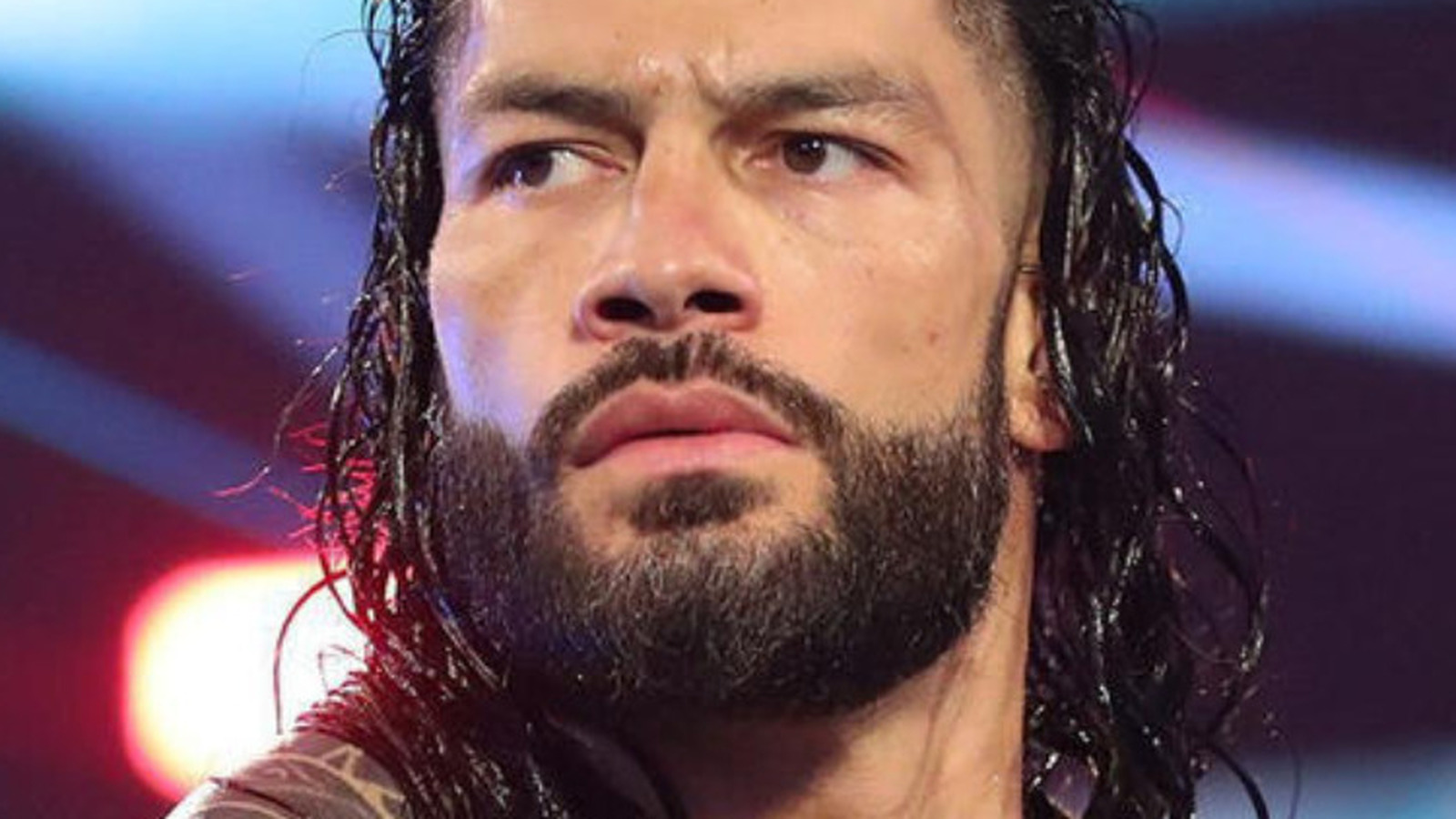 WWE publica imágenes del combate inédito de Roman Reigns