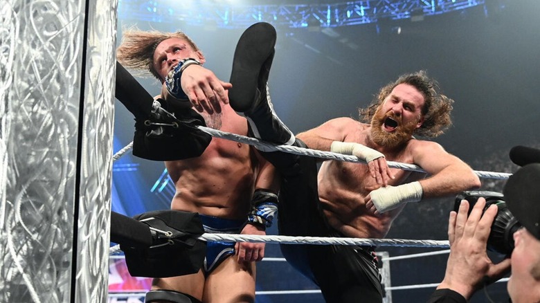 Sami Zayn nails Ilja Dragunov with a Helluva Kick during their main event match on "WWE SmackDown."