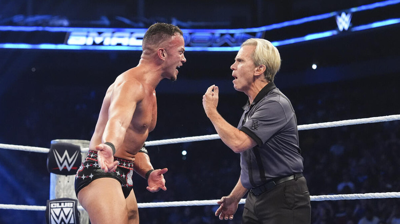 Ricky Saints argues with referee Charles Robinson in the ring on "WWE SmackDown"