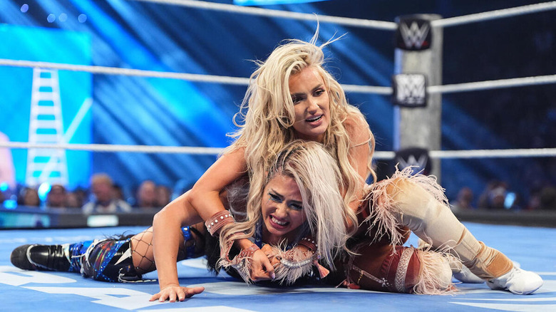 Blake Monroe locks in a submission on Giulia