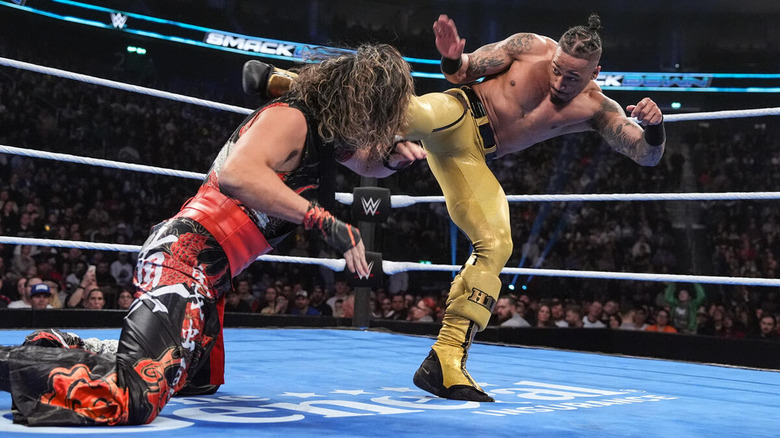 Carmelo Hayes kicks Shinsuke Nakamura in the head on "WWE SmackDown"