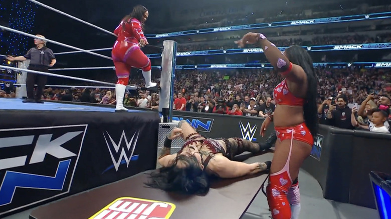 Ripley on top of the table as Jax and Legend surround her