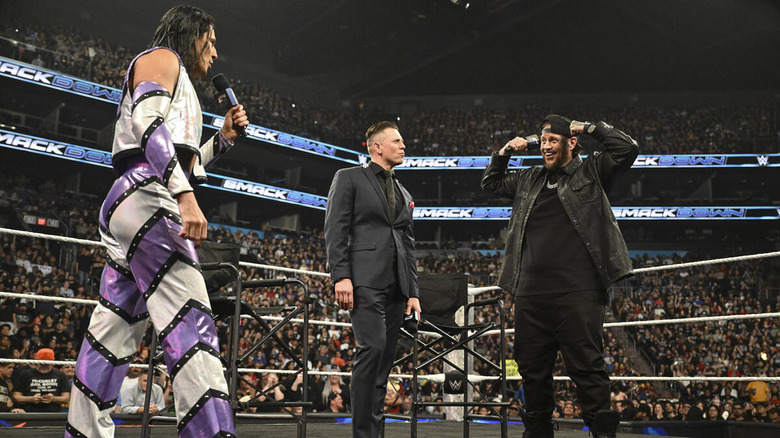 Kit Wilson talks to a posing Jelly Roll while Miz looks on on "WWE SmackDown"