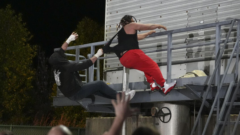 Drew McIntyre and Jacob Fatu fall off a balcony on "WWE SmackDown"