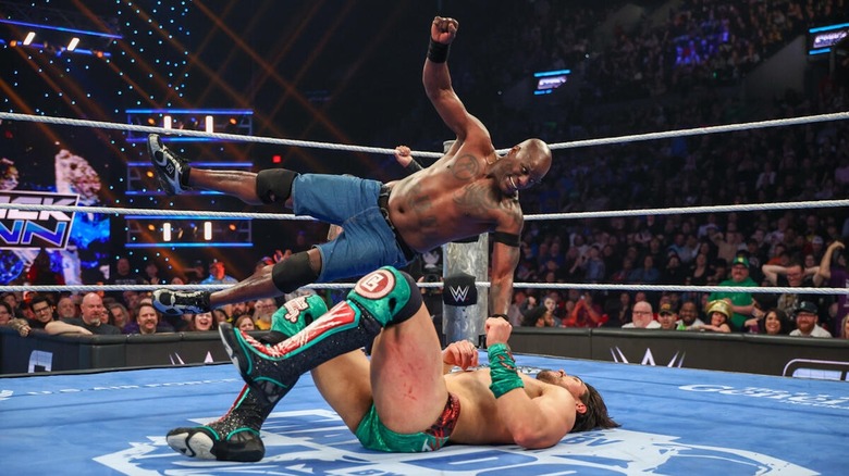 R-Truth drops a Five Knuckle Shuffle on Berto on "WWE SmackDown"