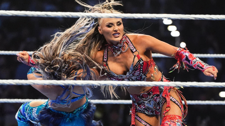 Tiffany Stratton levels Giulia with a Clothesline.