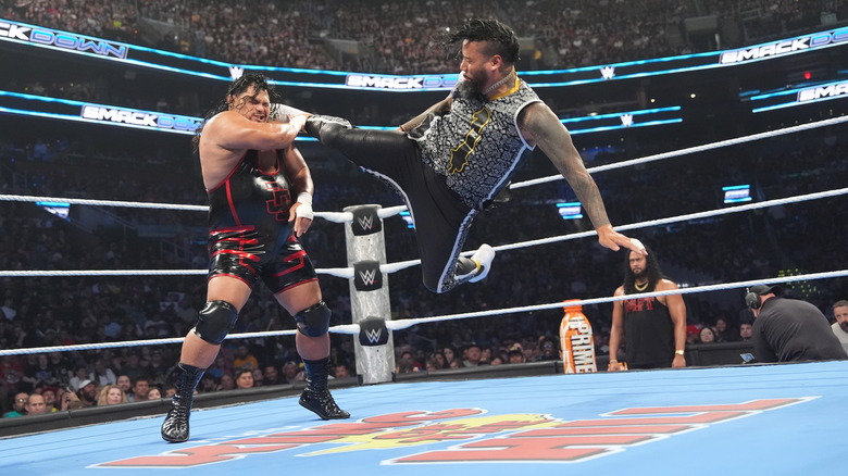 Jimmy Uso hits an enzuguiri on JC Mateo on "WWE SmackDown"