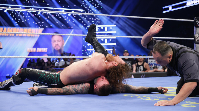 Sami Zayn pins Kevin Owens in the ring on "WWE SmackDown"