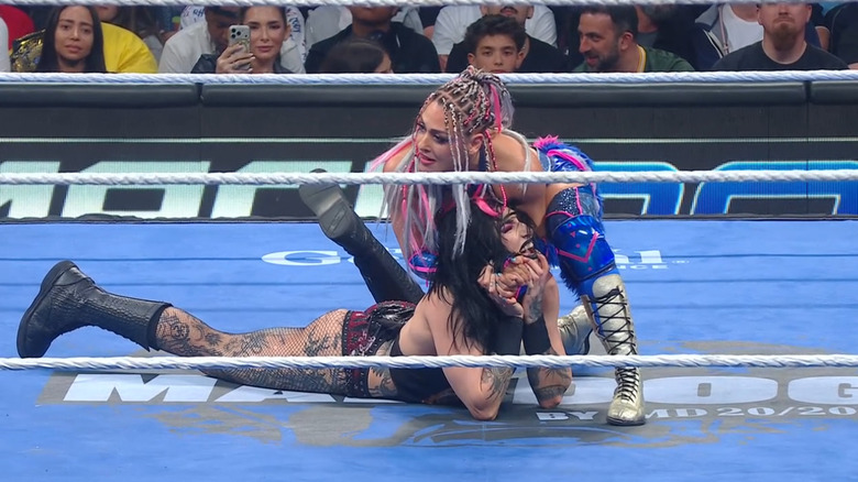 Giulia wearing down Ripley with a submission hold