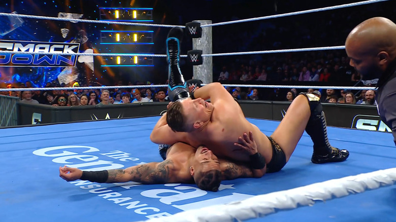Miz pinning Hayes