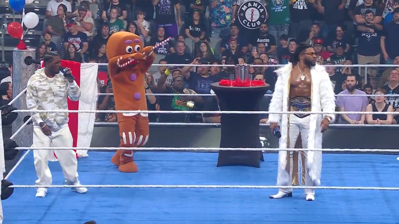 Trick Williams and Lil Yachty in the ring