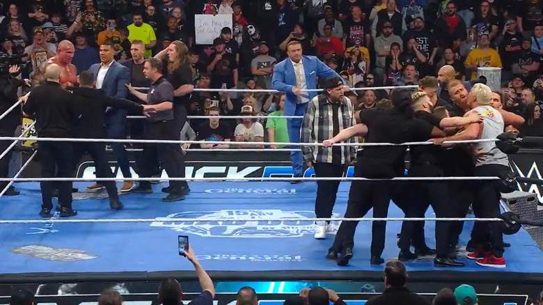 Jelly Roll interjects himself into the show-closing pull-apart.