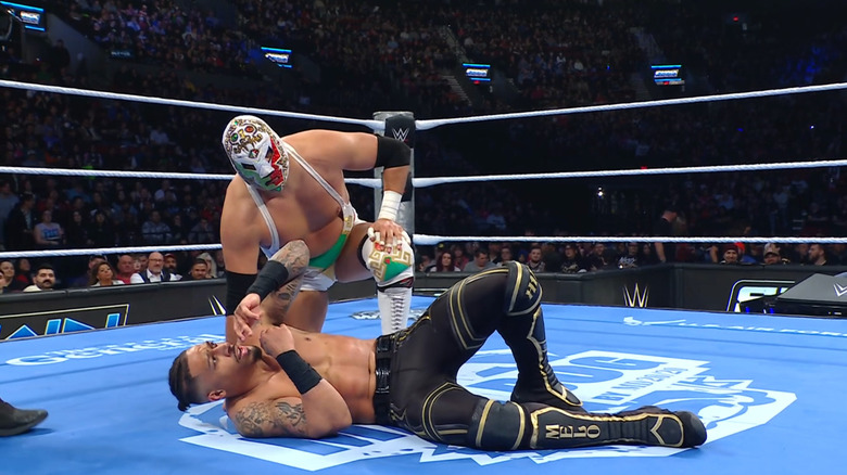Wagner Jr. kneeling over Hayes