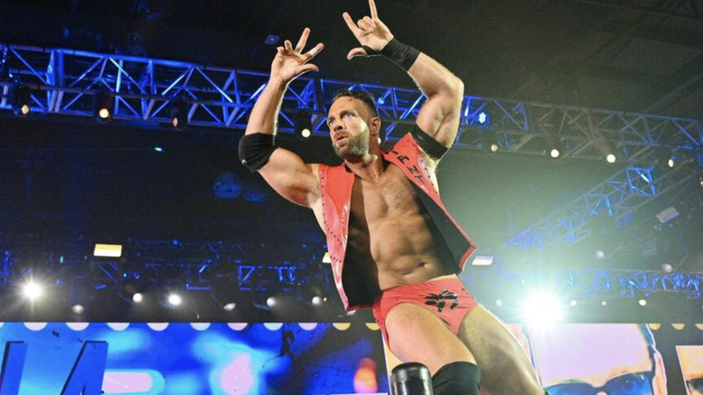 Knight posing on the ropes