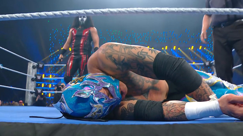 Talla standing over Fenix