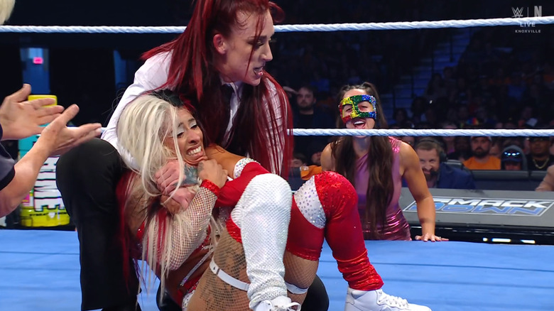 Fyre with a submission locked in on Vega