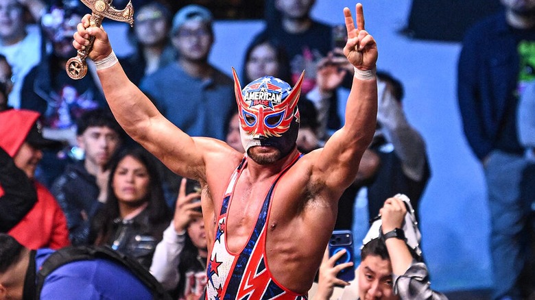 Chad Gable as El Grande Americano amongst the crowd