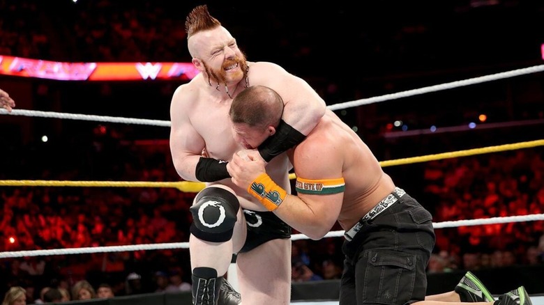 Sheamus luchando contra John Cena