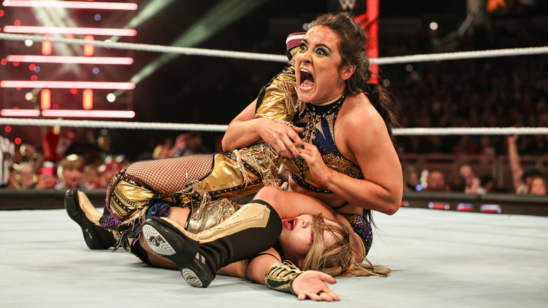 Lyra Valkyria pins Kairi Sane