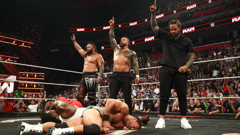 The Usos and Jacob Fatu stand tall over LA Knight, Royce Keys, and Solo Sikoa on "WWE Raw"