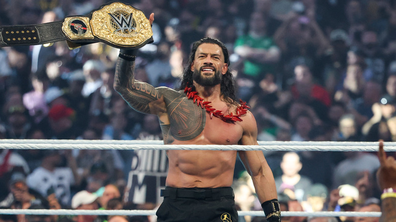 Roman Reigns holding WWE title in the ring