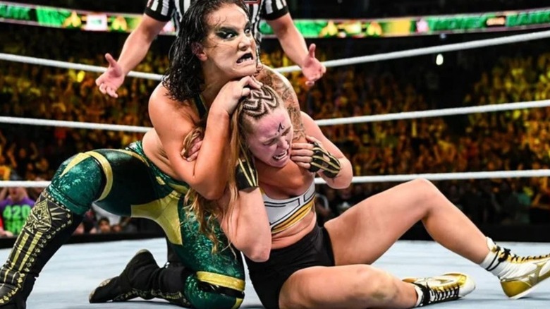 Shayna Baszler gets Ronda Rousey in a headlock