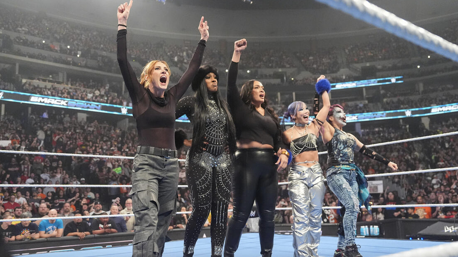 https://www.wrestlinginc.com/img/gallery/wwe-survivor-series-wargames-results-1129-mens-womens-wargames-matches-two-titles-up-for-grabs/l-intro-1764305500.jpg
