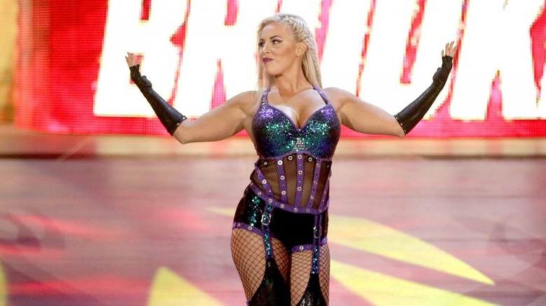 dana-brooke-entrance-wwe