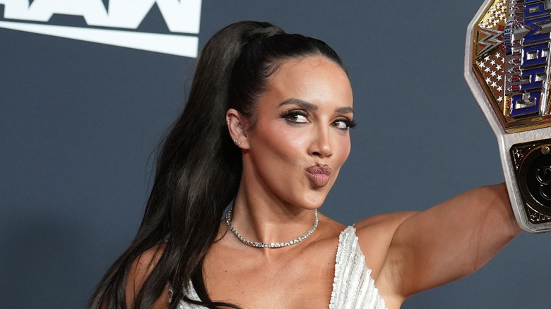 Chelsea Green holding up the US Title