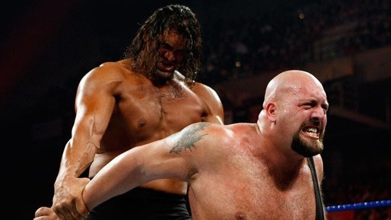 Great Khali holding Big Show in a submission