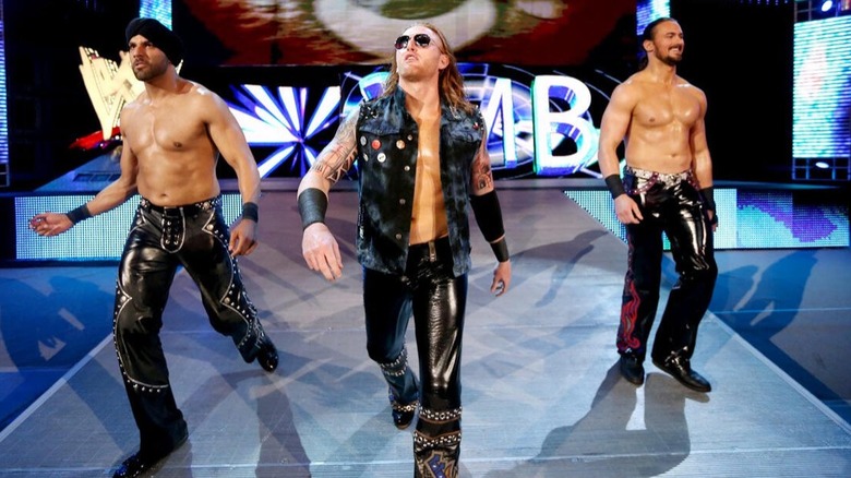 3MB rock on down the entrance ramp to face The Usos in tag team contention