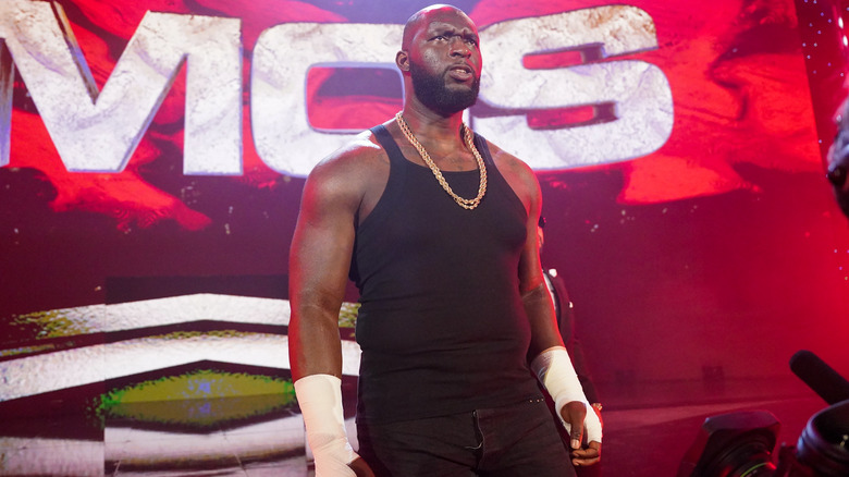 Omos making his entrance